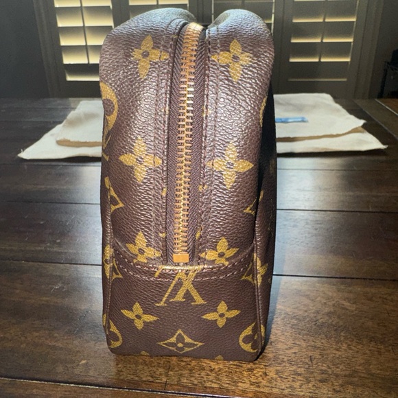Louis Vuitton Toiletry Bag. Good condition. - Picture 7 of 8